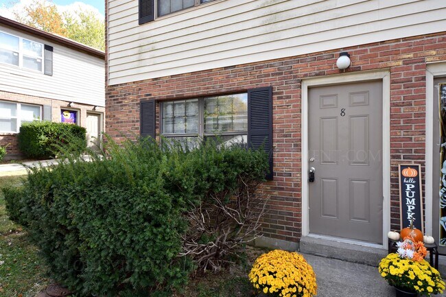 Building Photo - 621 Westport Rd