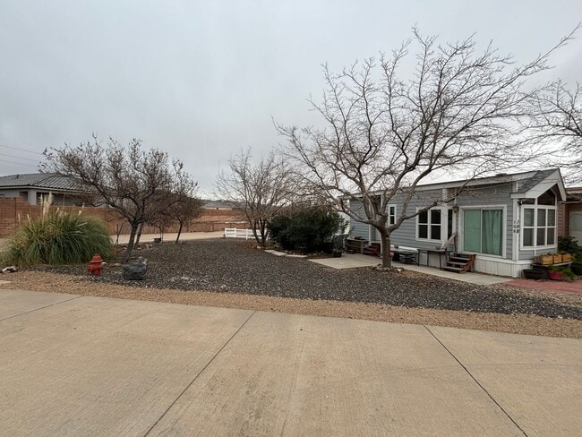 Building Photo - Double lot Park Model with ALL utilities I...