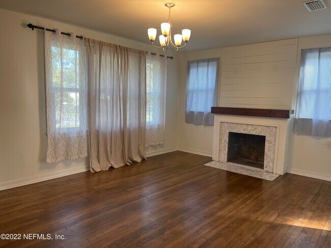 Building Photo - 1534 Peachtree Cir E