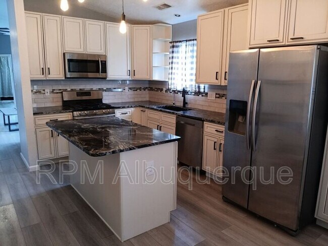 Foto del edificio - 2435 Brackley Dr NW