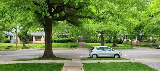 Foto del edificio - 1921 18th Ave S