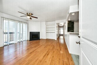 Building Photo - 12905 Woodforest Blvd