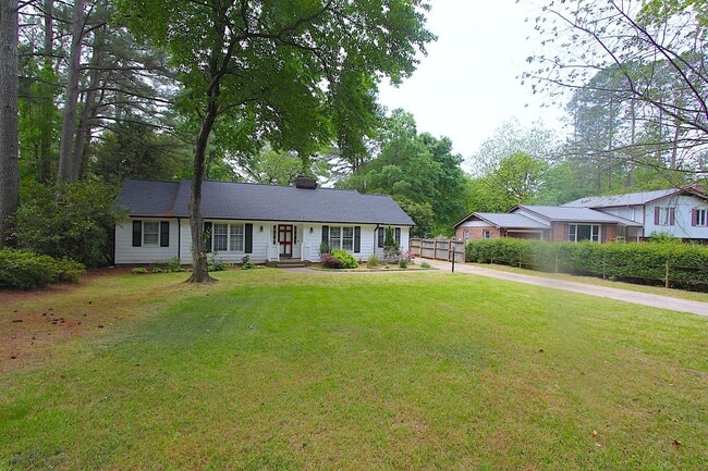 Building Photo - Spacious Home On A Beautiful Lot!