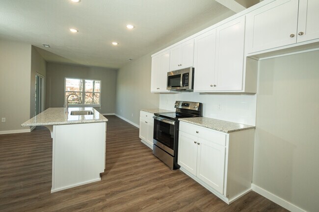 Building Photo - 1002 S Brks Ave