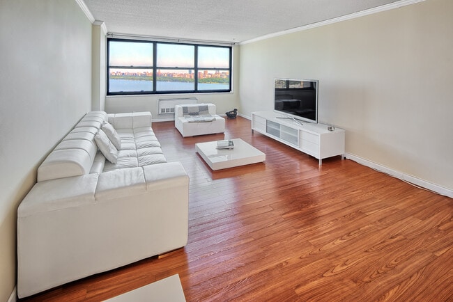 Building Photo - 7002 Boulevard E