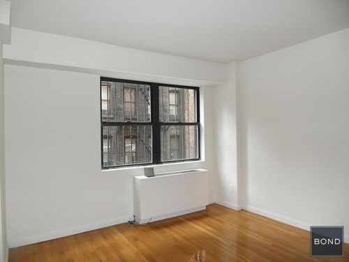 Primary Photo - 225 E 85th St