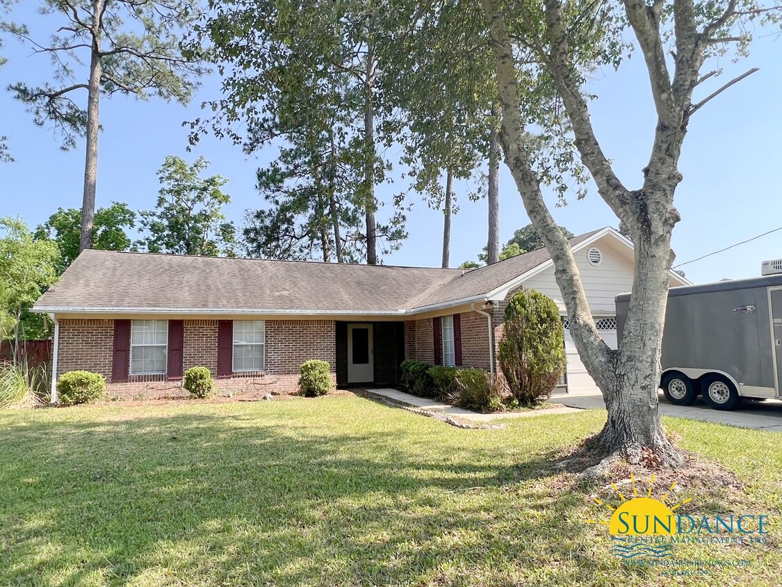 Primary Photo - Lovely 3 Bedroom Home in Green Acres