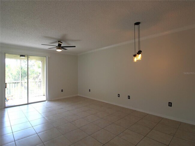 Building Photo - 5721 Bentgrass Dr