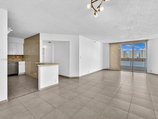 Foto del edificio - 3530 Mystic Pointe Dr