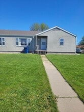 Building Photo - 208 W Pine Ave