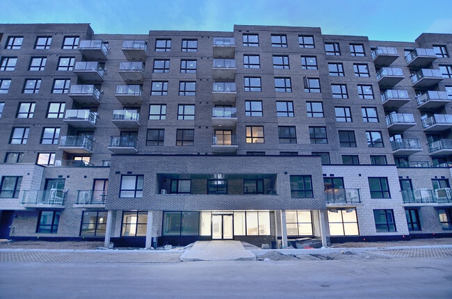 Building Photo - 1431 Av. de la Gare
