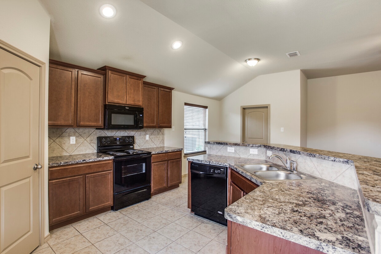 Photo - 409 Millbrook Ln (Crowley, TX)