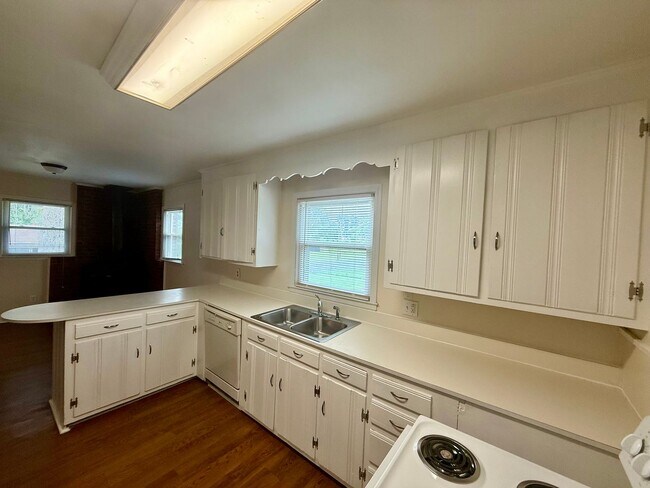 Foto del edificio - Three bedroom, 1 bath house in Burlington