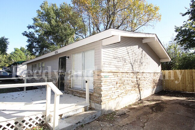 Building Photo - 2255 Pueblo Ave