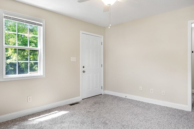 Building Photo - 55 Chestnut Dr