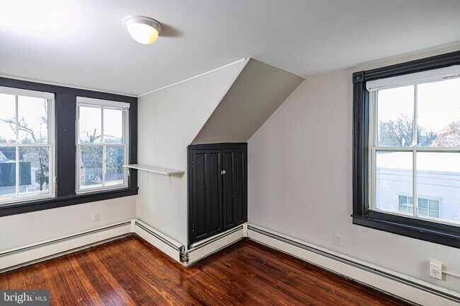 Building Photo - 357-359 Nassau St