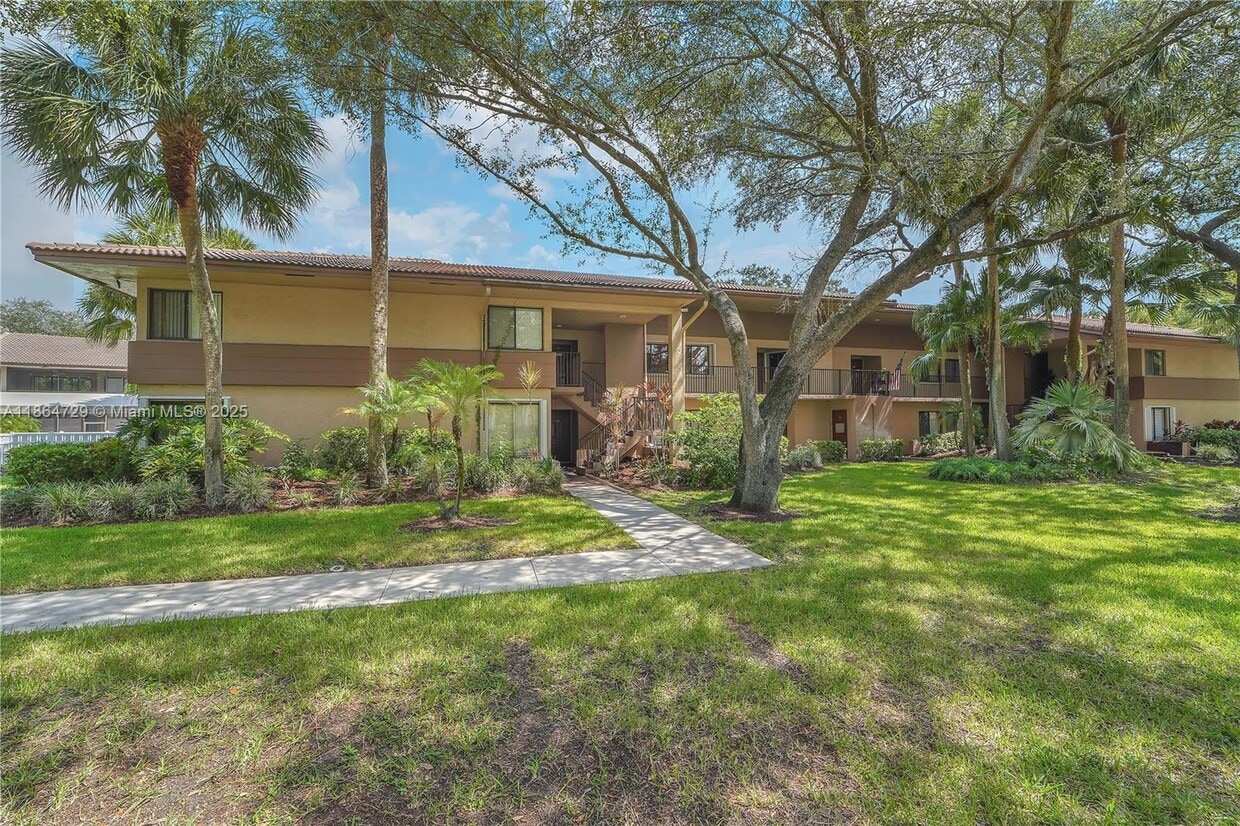 Foto principal - 9565 NW 2nd Pl