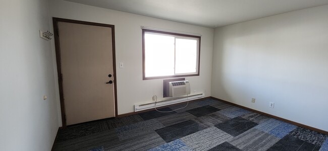 Building Photo - 926 17th St S