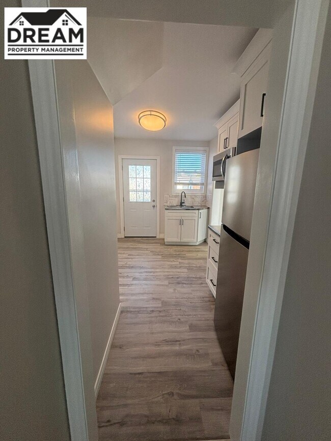 Building Photo - 210 Ross Ave