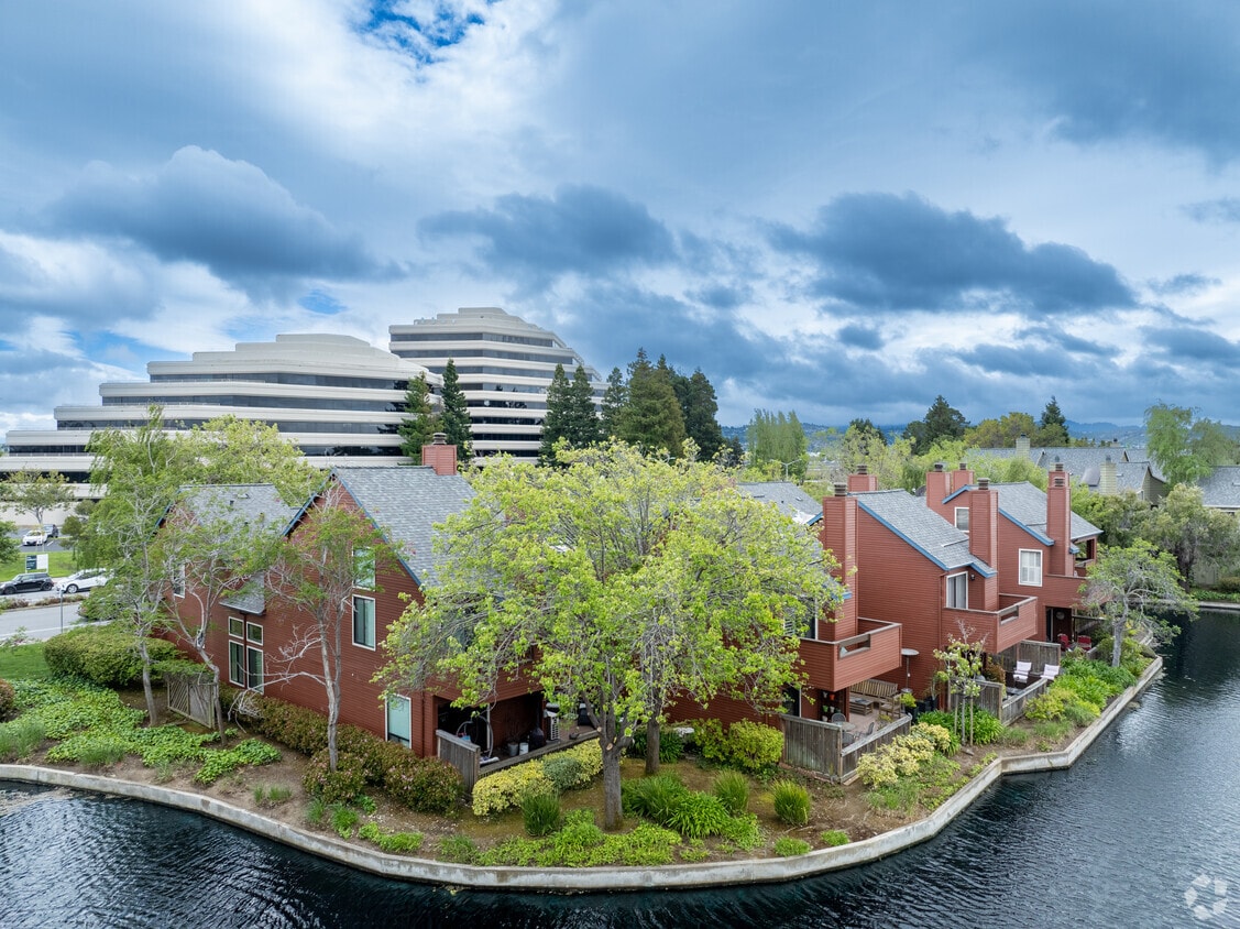 Building Photo - Harbortown