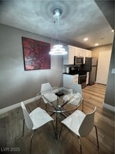 Building Photo - 950 Seven Hills Dr