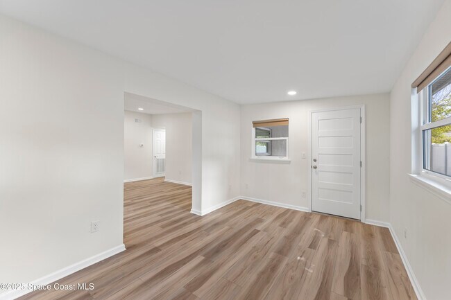 Building Photo - 34 W Azalea Cir