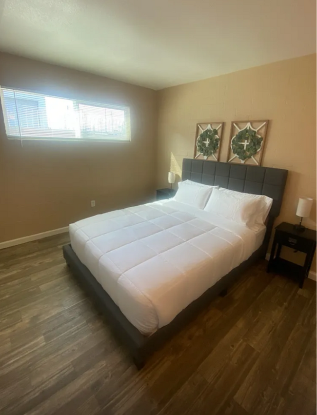 Foto del edificio - 4302 E Bellevue St