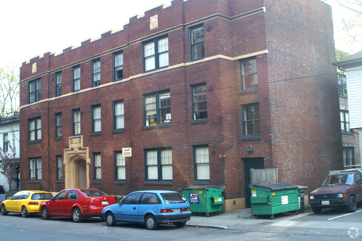 Consulate Apartments Apartments in Seattle, WA