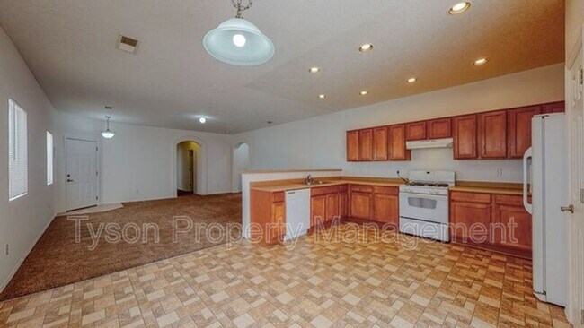 Foto del edificio - 1035 Maroa St NW