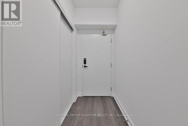 Photo du bâtiment - 3900 Confederation Pkwy