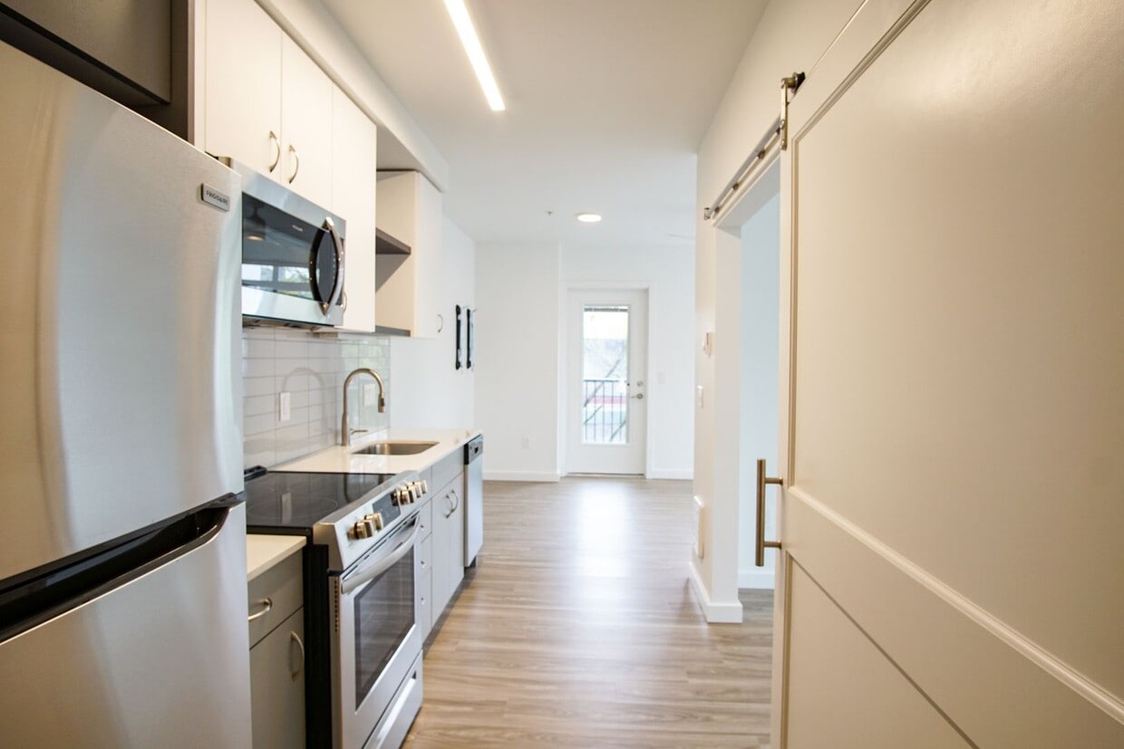 Stunning 1-Bedroom w W/D + Balcony Ready Mid-June! - Stunning 1-Bedroom w W/D + Balcony Ready Mid-June!