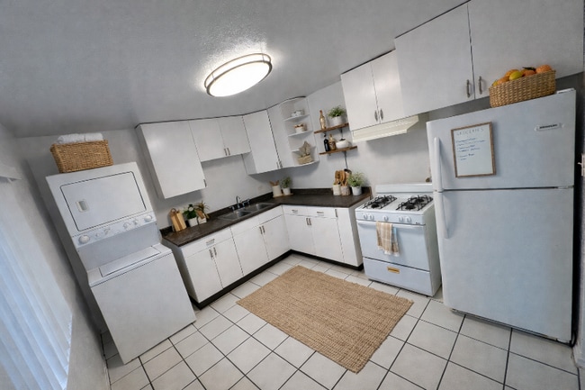 Photo - 911 E 10th St Apartment