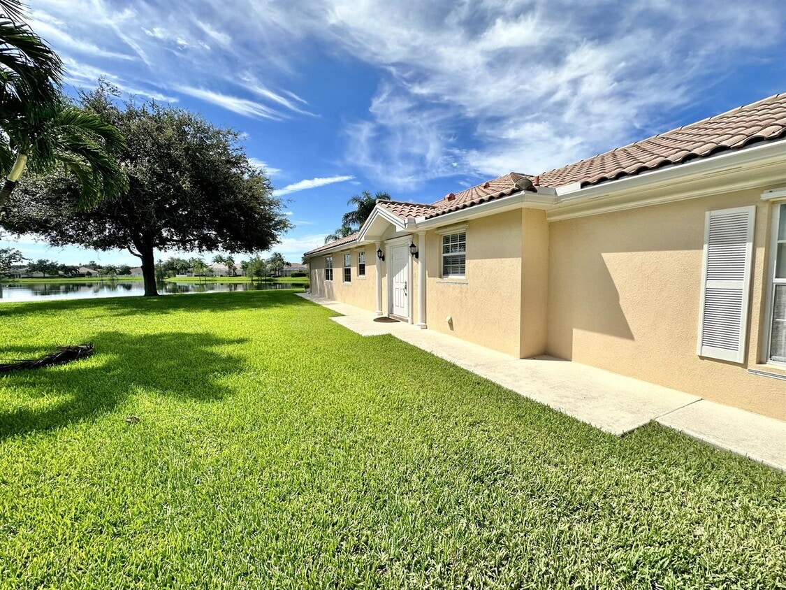 Building Photo - 8270 Eleuthera Ln
