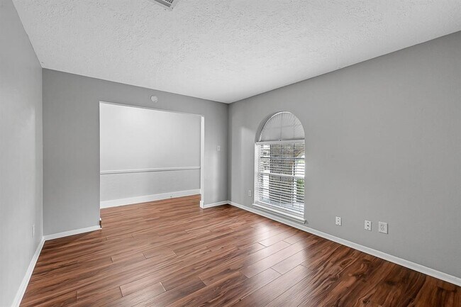 Foto del edificio - 4306 Iroquois Dr