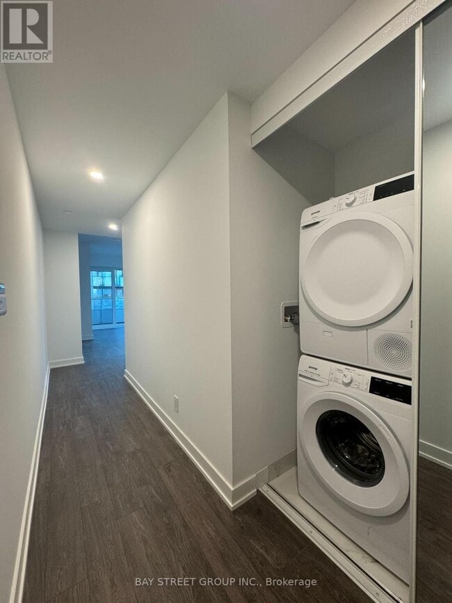 Building Photo - 88 Queen St E