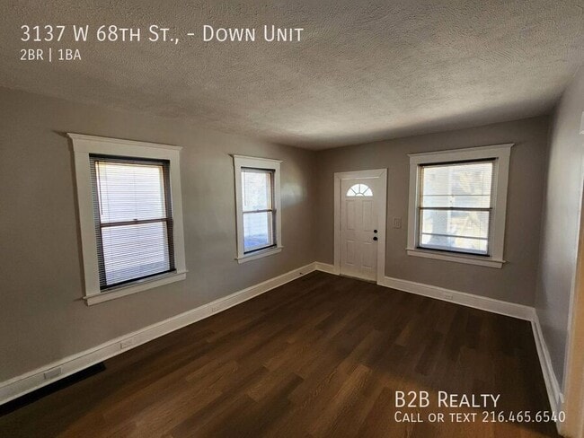 Building Photo - Spacious Two-Bedroom Unit in a Charming Mu...