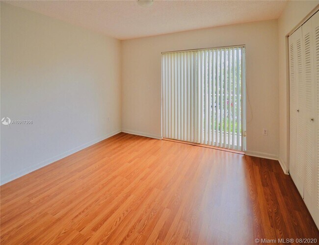 Foto del edificio - 3844 NW 90th Ave