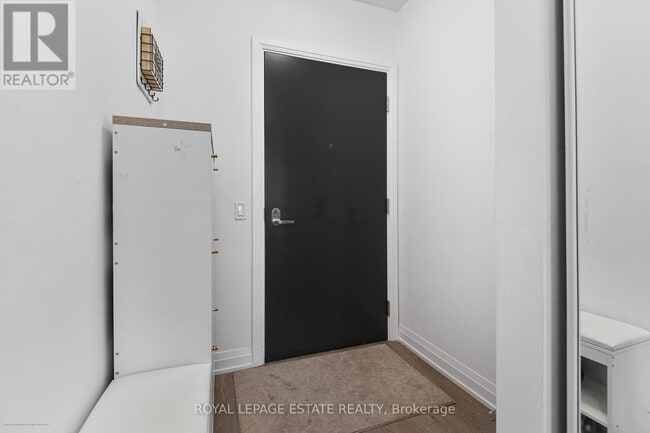 Building Photo - 286 Main St