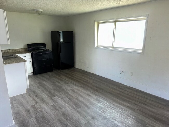 Building Photo - 5405 Suez St