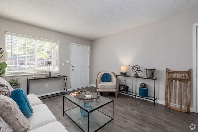 2 habitaciones, 1 baño, 860 pies cuadrados, sala de estar - Stanton Yards 1, 2 & 3 Bedroom Availability