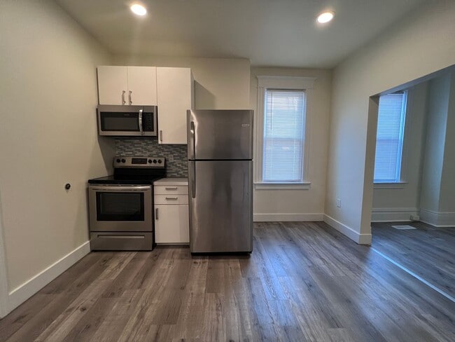Building Photo - Internet included- 2BR apartment with office!