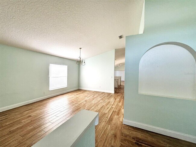 Foto del edificio - 4663 Doral Park Ave
