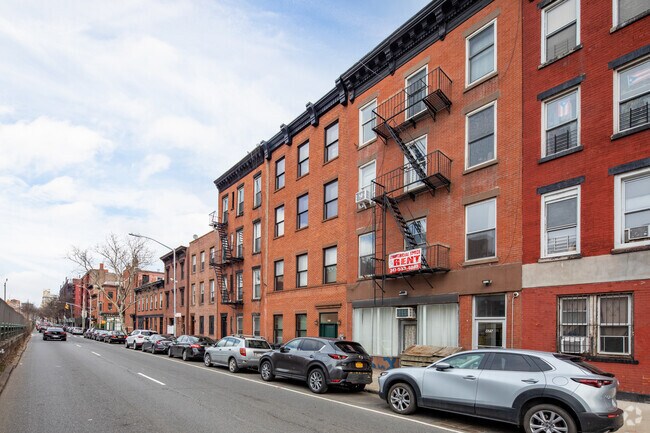 Building Photo - 473 Hicks St