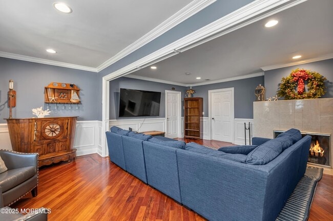 Building Photo - 384 Sairs Ave