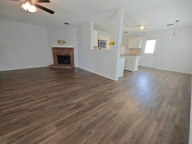Building Photo - 1720 Pebble Brook Way