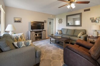 Building Photo - 407 Pine Glen Ln