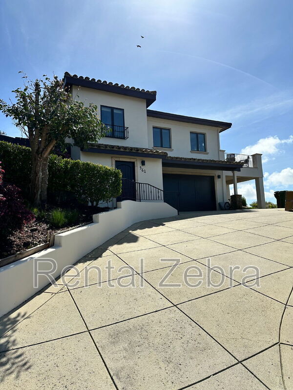 Photo - 561 Silverado Dr House