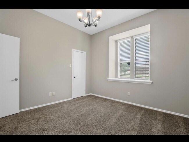 Foto del edificio - 3 Bedroom 2 Bath Single Family Home in Dallas