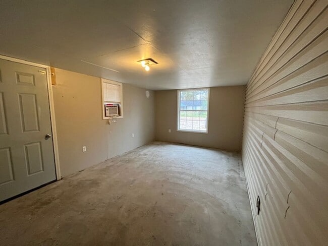 Building Photo - Renovated 3 Bedroom 1 Bath Home for Rent! with Detached Garage!