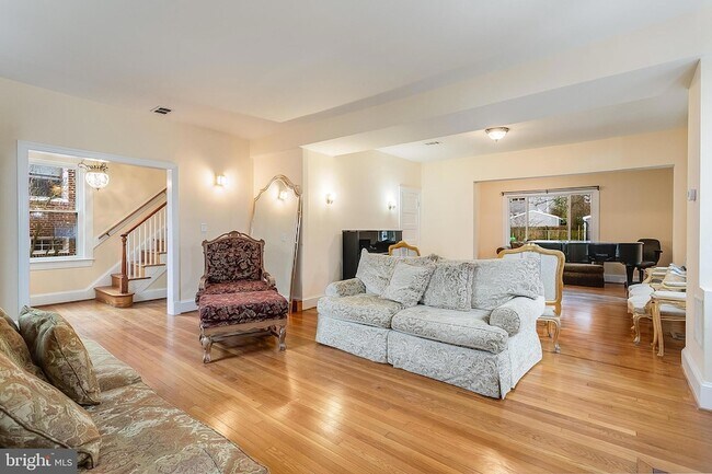 Building Photo - 4604 Nottingham Dr